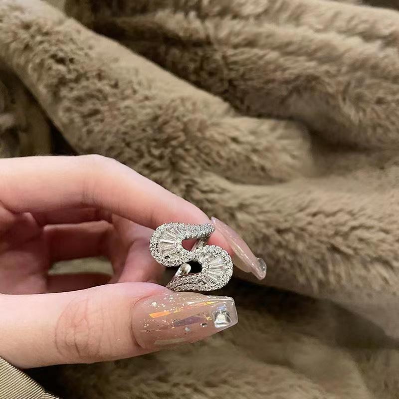 S-shaped Zirconia Ring