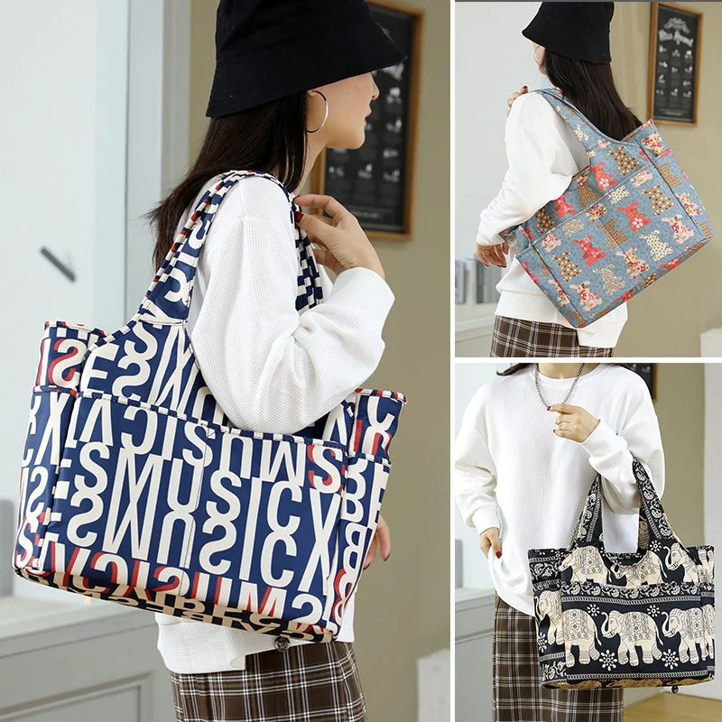Handbag with fashion print