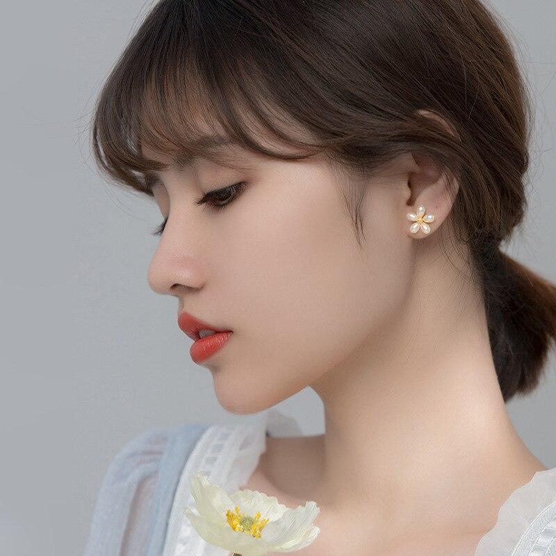 Sweet little flower earrings in 925 silver