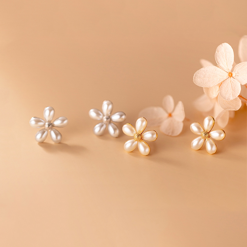 Sweet little flower earrings in 925 silver