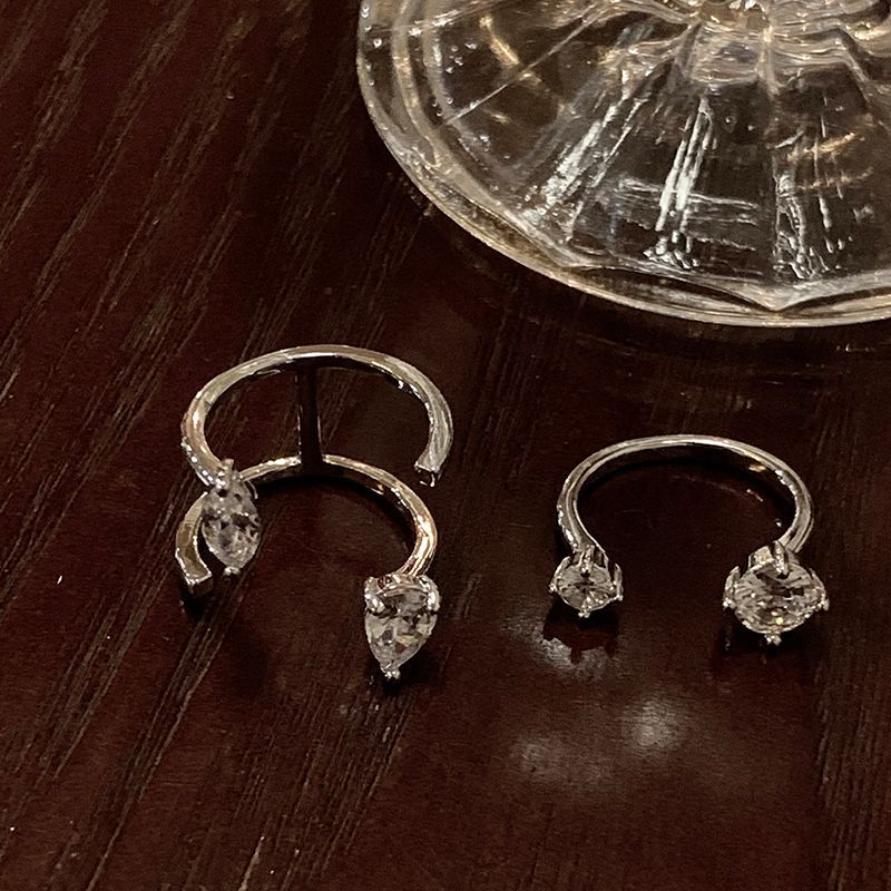 Teardrop Zirconia Minimalist Ring