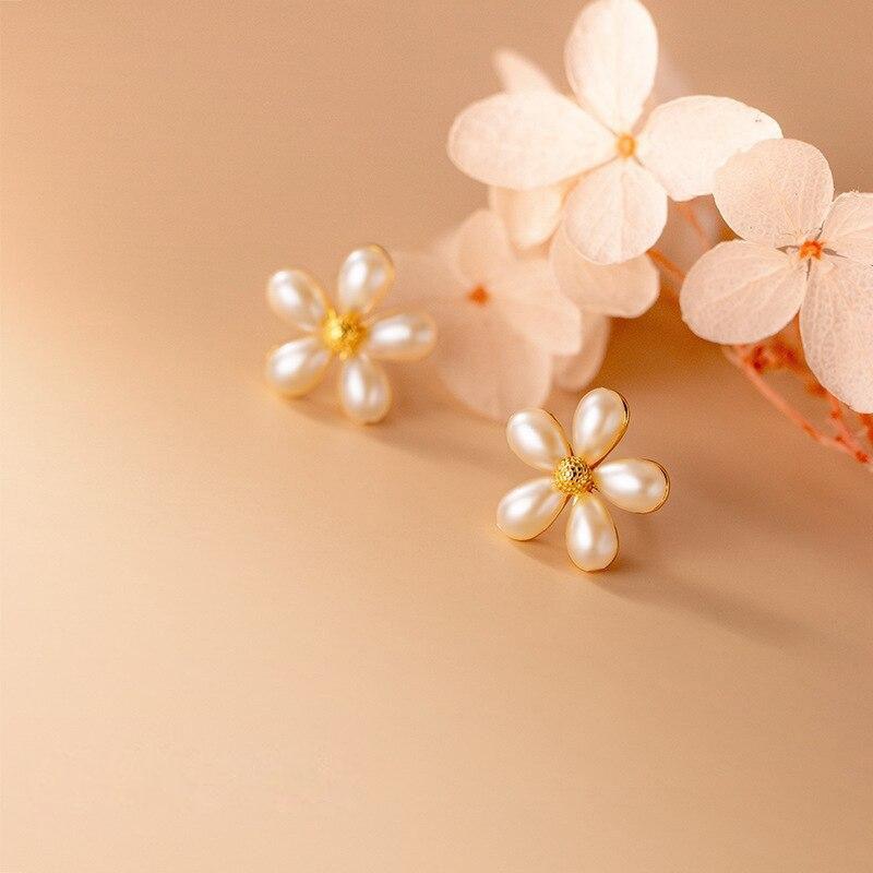 Sweet little flower earrings in 925 silver